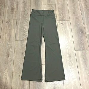Sage green American eagle flare leggings